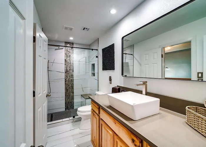 Holiday home 'peace & Tranquility': 2 Mi To Dtwn Tulsa! *