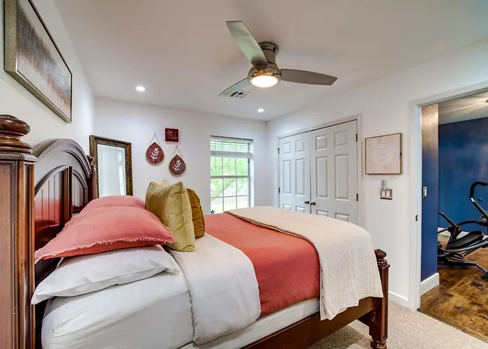 Holiday home 'peace & Tranquility': 2 Mi To Dtwn Tulsa! *