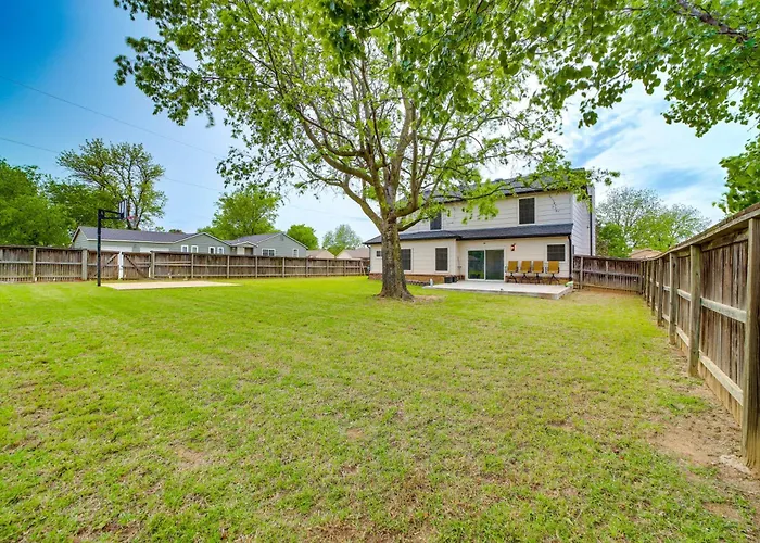 Holiday home 'peace & Tranquility': 2 Mi To Dtwn Tulsa! *